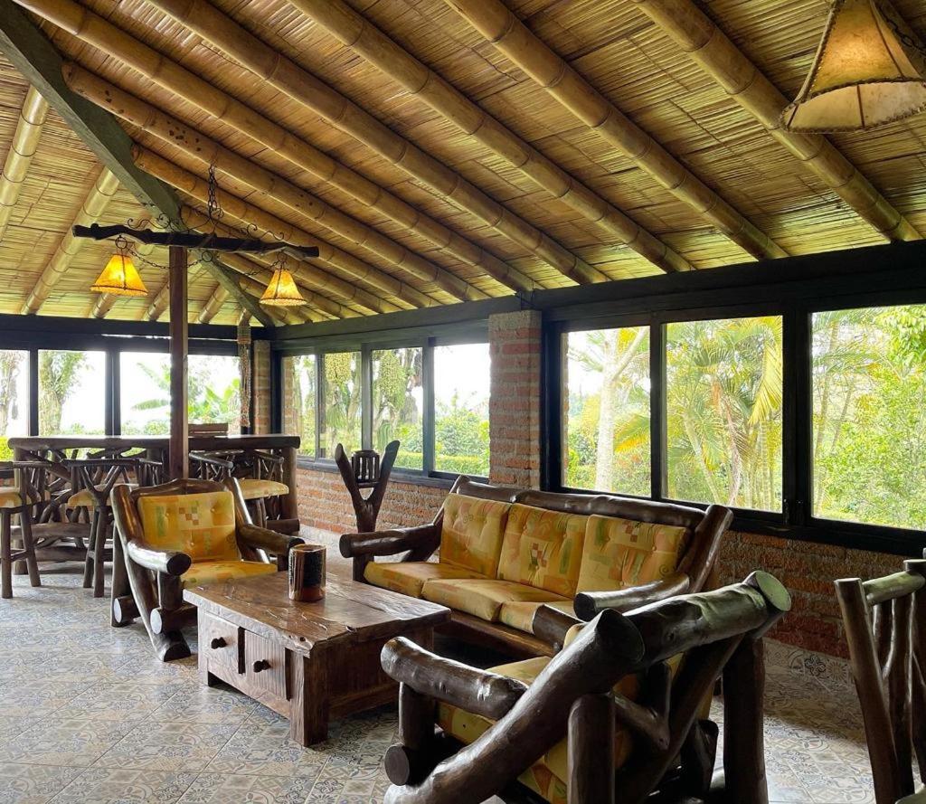 Hotel Bosques Del Saman Alcala キンバヤ エクステリア 写真